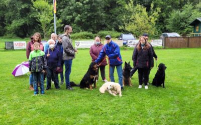 Besuch der Lebenshilfe auf dem Hundeplatz in Niederwörresbach